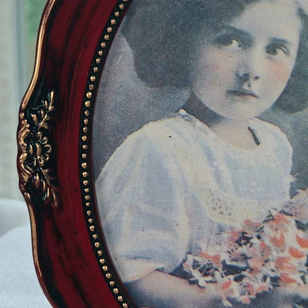Vintage‎ Style Oval Burgundy Gold Ornate Picture Frame Victorian Child Portrait